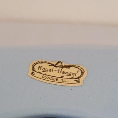 Lot 286: (2) Royal Haeger Pottery Kleenex Box and Large Soap Dish