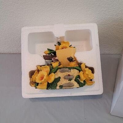 Lot 298: Teeny Tiny Tails "Daffodil Twirls" Music Box