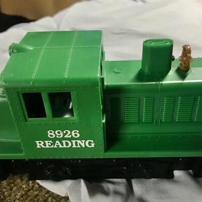 Lot 90:  Lionel Trains and Accessories