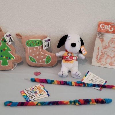 Lot 302: New Cat and Dog Toys