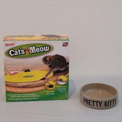 Lot 313: Moira Pottery Kitty Bowl and Cat's Meow Toy