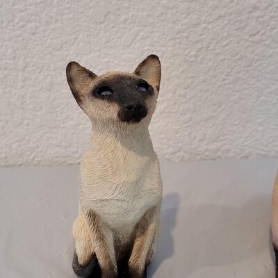 Lot 315: Vintage Dakin Siamese Cat and Sandcast Siamese 