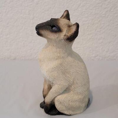 Lot 315: Vintage Dakin Siamese Cat and Sandcast Siamese 