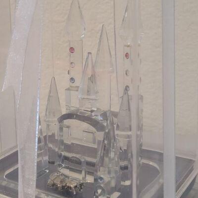 Lot 319: Crystal Castle and (Waterford?) CRYSTAL Heart Picture Frame 