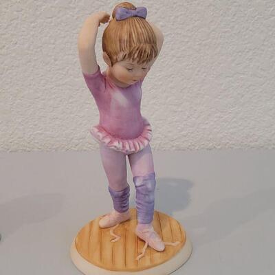 Lot 321: Lenox "The Days of the Week" , Enesco Figurine and Little Kitchen Fairies Figurine 
