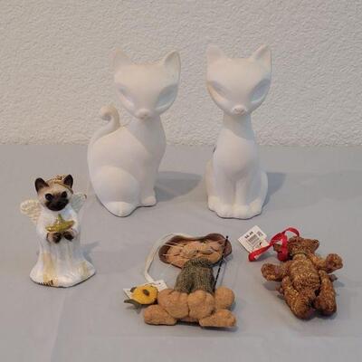 Lot 322: (3) Cat Ornaments and (2) Paint Yourself Ceramic Siamese Cats