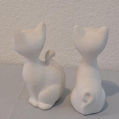 Lot 322: (3) Cat Ornaments and (2) Paint Yourself Ceramic Siamese Cats