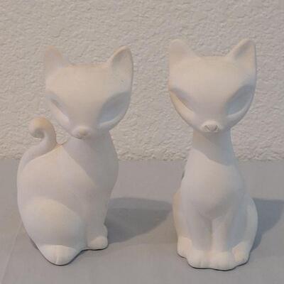 Lot 322: (3) Cat Ornaments and (2) Paint Yourself Ceramic Siamese Cats