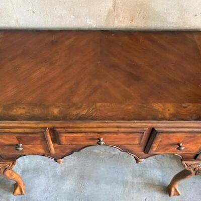 LOT#V15: Chippendale Style Hall Table