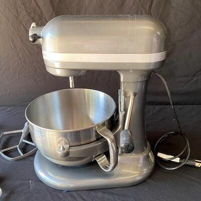 LOT#T35: KitchenAid Professional 600 Stand Mixer