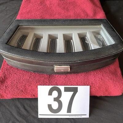 LOT#T37: NOS Wristwatch Display
