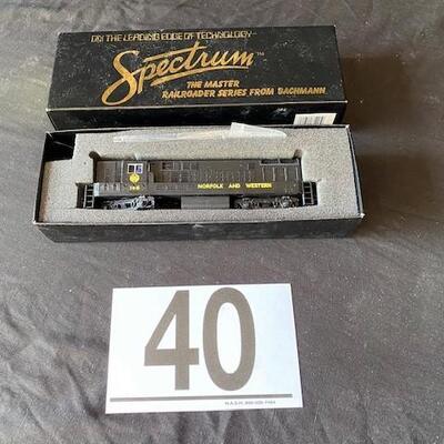 LOT#T40: NOS H-O Spectrum Locomotive