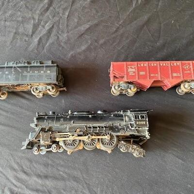 LOT#T42: 3 Piece Lionel Train Lot