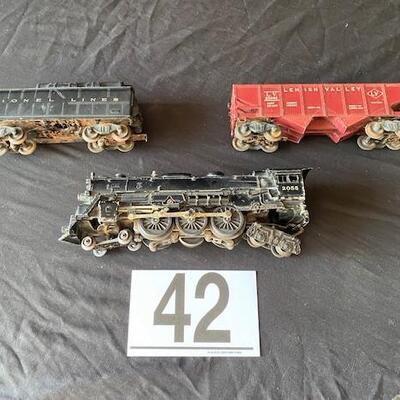 LOT#T42: 3 Piece Lionel Train Lot