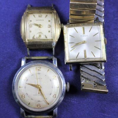 LOT#T46: Lot of Men's Straight Wind Watches