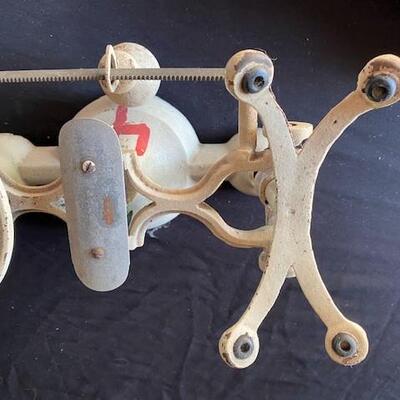 LOT#P57: Vintage Cast Penn Scale
