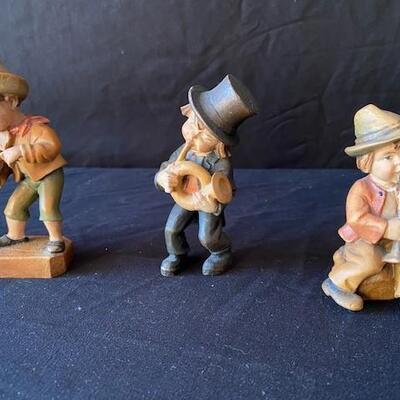 LOT#P58: Assorted Italian Wooden Figures