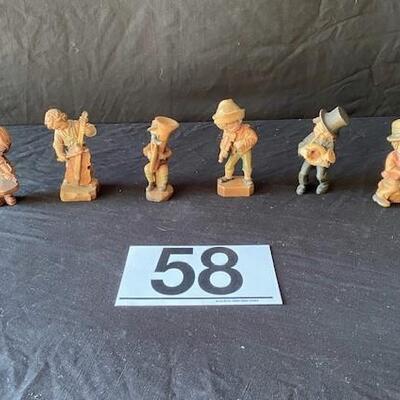 LOT#P58: Assorted Italian Wooden Figures