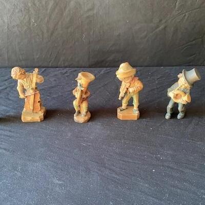 LOT#P58: Assorted Italian Wooden Figures