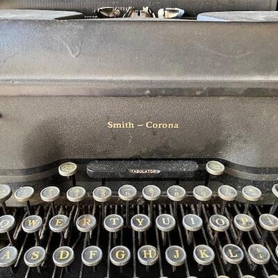 LOT#L83: Vintage Smith-Corona Superspeed Typewriter