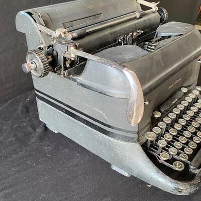 LOT#L83: Vintage Smith-Corona Superspeed Typewriter