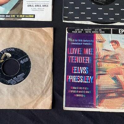 LOT#H117: Lot of Elvis Presley 45s