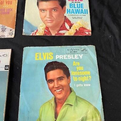 LOT#H117: Lot of Elvis Presley 45s