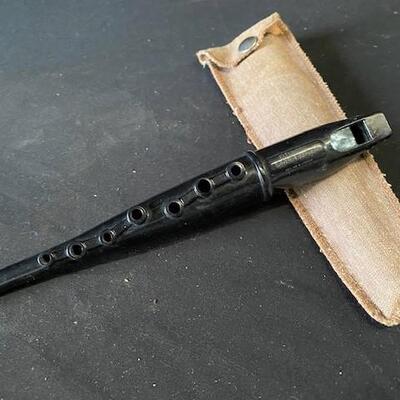 LOT#H118: 9" Vintage Song Flute with Original Case