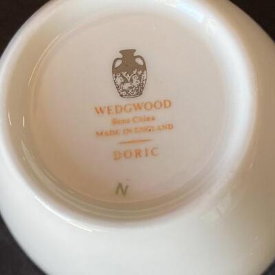LOT#W178: 7 Place Setting Wedgewood Bone China