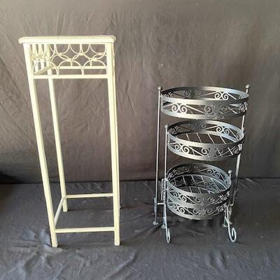 LOT#W180: Pair of Plant Stands