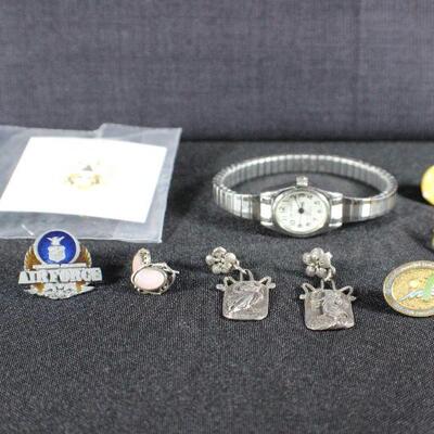 LOT#G195: Assorted Jewelry & Pin Lot Including Sterling Earrings