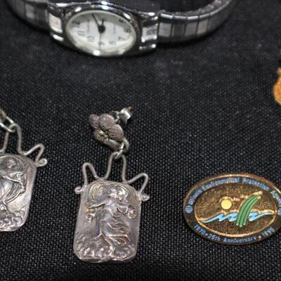 LOT#G195: Assorted Jewelry & Pin Lot Including Sterling Earrings