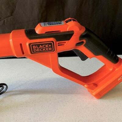 LOT#W210: Black & Decker Weed Trimmer