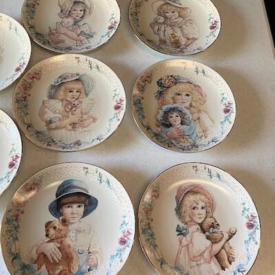 LOT#W227: Knowles & Hamilton Collection Collector's Plates