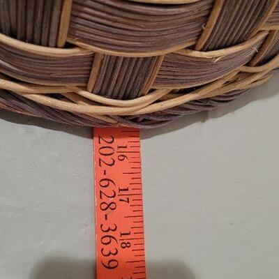 Lot 329: Vintage Home Deco Woven Basket 