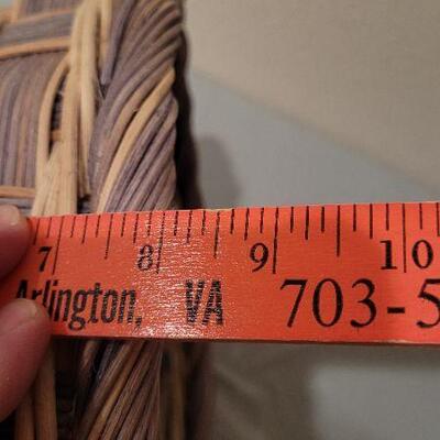 Lot 329: Vintage Home Deco Woven Basket 