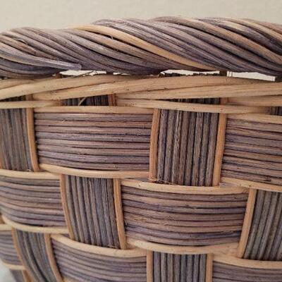 Lot 329: Vintage Home Deco Woven Basket 
