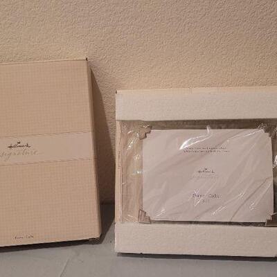 Lot 331: (2) New HALLMARK 5x7 Photo Frames 