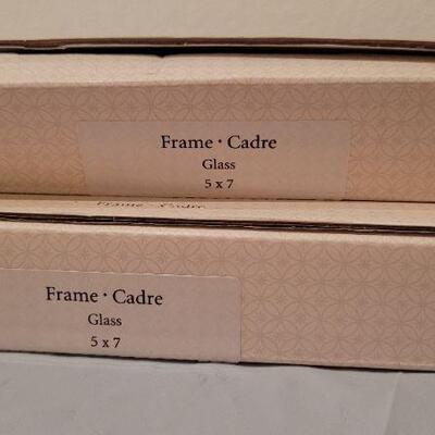 Lot 331: (2) New HALLMARK 5x7 Photo Frames 