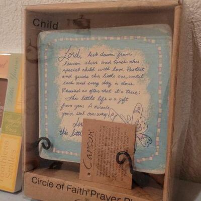 Lot 335: New Photo Frame and Circle of Faith Prayer Plate