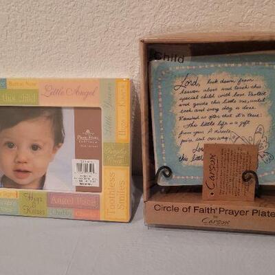 Lot 335: New Photo Frame and Circle of Faith Prayer Plate