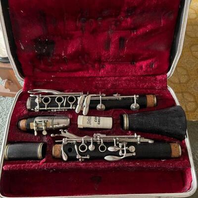 Selmer signet clarinet in case 