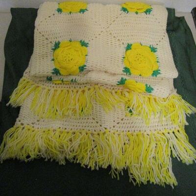 #34 Afgan, hand knited; white with yellow roses