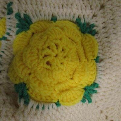 #34 Afgan, hand knited; white with yellow roses