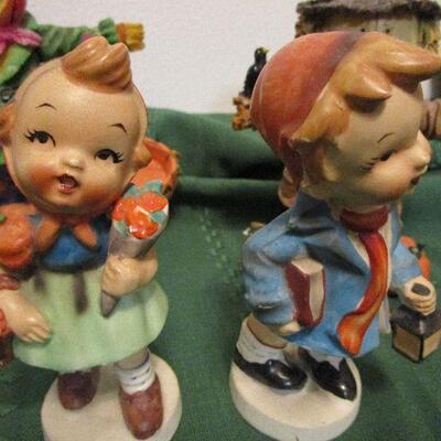 #46 8 Vintage figurines