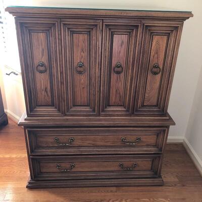 Lot 22 - Matching Rolling Dresser & Side Table