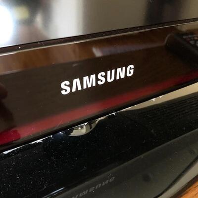 Lot 23 - Samsung 32â€ Flatscreen TV