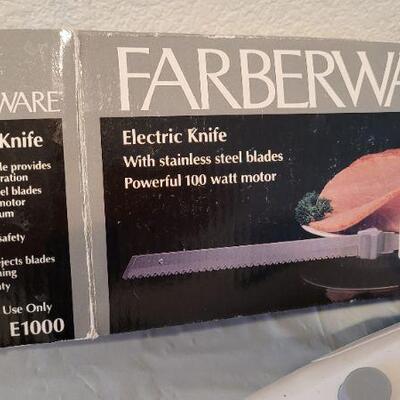 Lot 25: Vintage FABERWARE Electric Knife