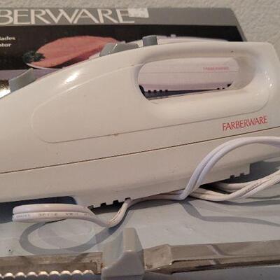 Lot 25: Vintage FABERWARE Electric Knife