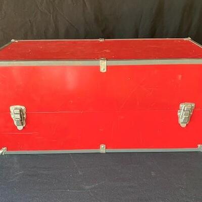 LOT#C268: Vintage Doll Travel Case